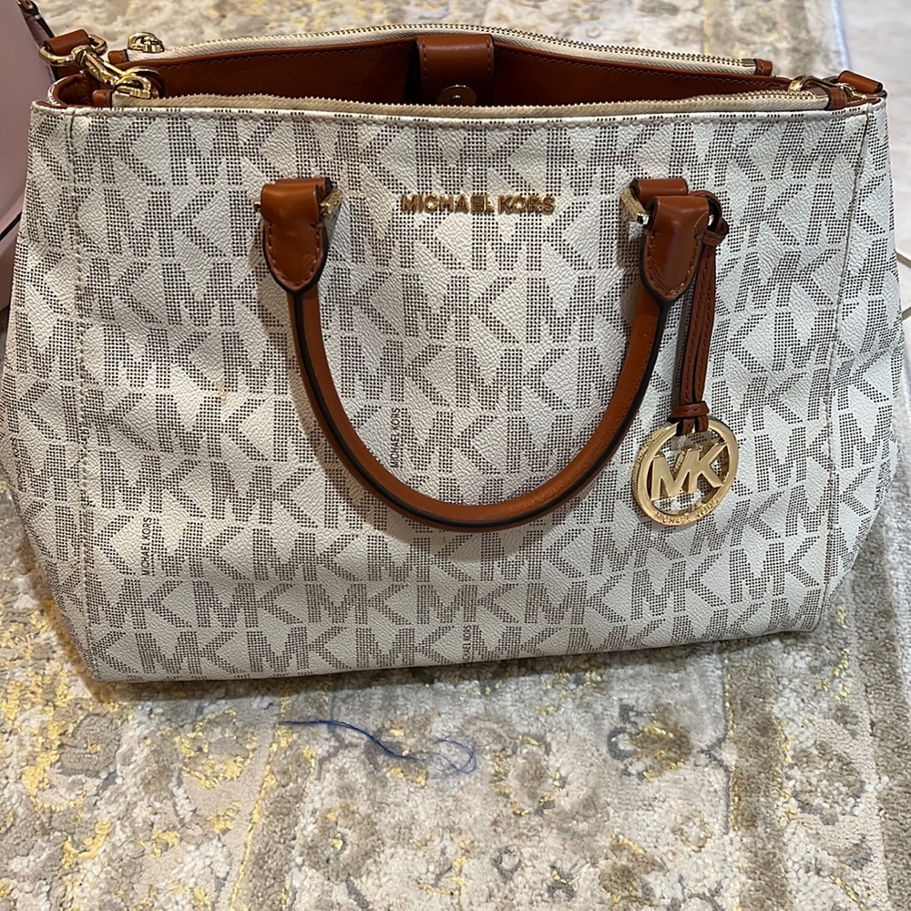 NWT BRAND NEW NEVER WORN MICHAEL KORS MK purse